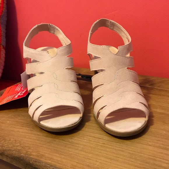 Pink Block Heel Shoes - Picture 2 of 6